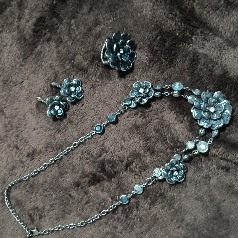 Absolutely Beautiful Necklace, Earrings And Ring Set